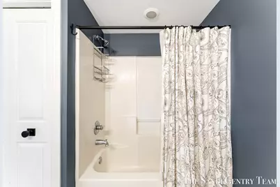917 W Savidge Street #4, Spring Lake, MI 49456 - Photo 23
