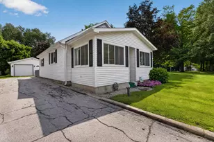131 N Concord St, Concord, MI 49237 - Photo 3