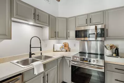 940 Monroe Avenue NW #221, Grand Rapids, MI 49503 - Photo 5
