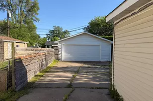 2190 Garrick Ave, Warren, MI 48091 - Photo 17