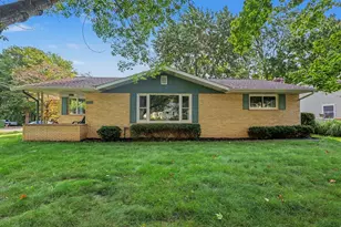 997 Colonial Ct, Holland, MI 49423 - Photo 3