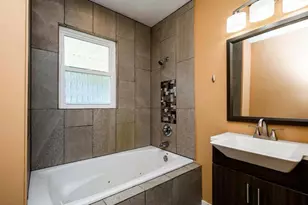 1082 Louis Dr, Benton Harbor, MI 49022 - Photo 5