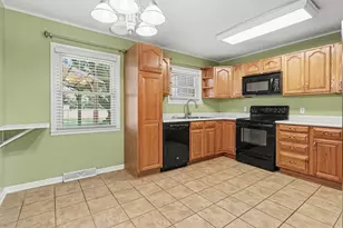4787 Scottdale Rd, Saint Joseph, MI 49085 - Photo 11