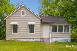 908 S Lafayette St, Greenville, MI 48838 - Photo 3