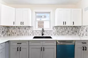 25503 New York St, Dearborn Heights, MI 48125 - Photo 17