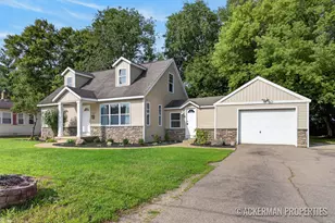 2129 Cleveland Ave SW, Wyoming, MI 49509 - Photo 1