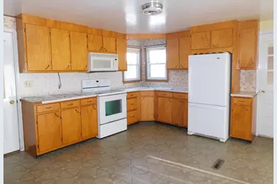 489 S Catalpa Avenue, White Cloud, MI 49349 - Photo 5