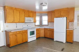 489 S Catalpa Ave, White Cloud, MI 49349 - Photo 5