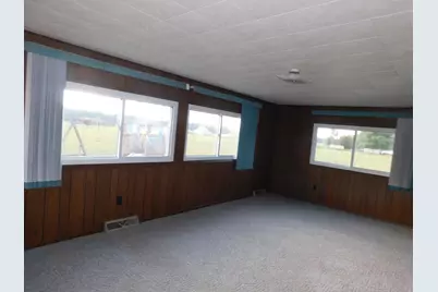 489 S Catalpa Avenue, White Cloud, MI 49349 - Photo 9