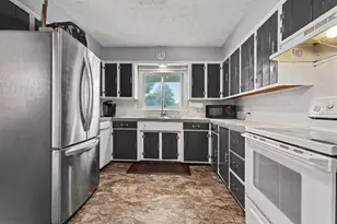 832 N Jefferson St, Lowell, MI 49331 - Photo 9