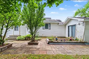 323 Evergreen St, Sheridan, MI 48884 - Photo 5