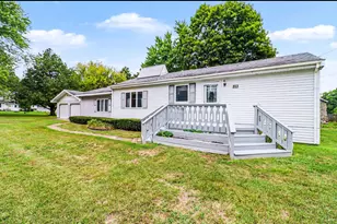 323 Evergreen St, Sheridan, MI 48884 - Photo 3