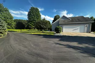 5752 Windsong Dr, Delton, MI 49046 - Photo 5
