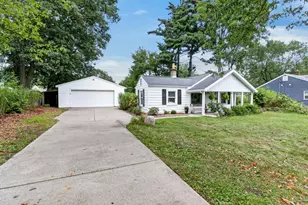 742 Pleasant Ave, Kalamazoo, MI 49008 - Photo 1