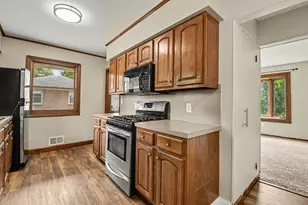 2146 Engleside Dr SE, Grand Rapids, MI 49546 - Photo 15