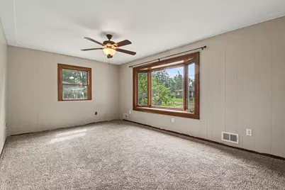 2146 Engleside Drive SE, Grand Rapids, MI 49546 - Photo 9