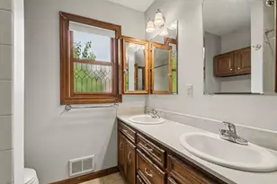 2146 Engleside Dr SE, Grand Rapids, MI 49546 - Photo 21