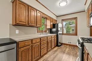 2146 Engleside Dr SE, Grand Rapids, MI 49546 - Photo 13