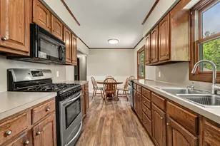 2146 Engleside Dr SE, Grand Rapids, MI 49546 - Photo 11