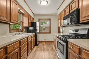 2146 Engleside Dr SE, Grand Rapids, MI 49546 - Photo 9