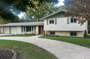 819 E Plainfield Ct, Zeeland, MI 49464 - Photo 1