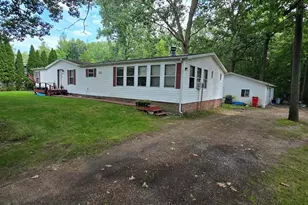 2625 Sanford Dr, Hillsdale, MI 49242 - Photo 3