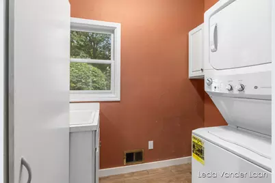 9520 Hidden Bluff Drive NE, Rockford, MI 49341 - Photo 17