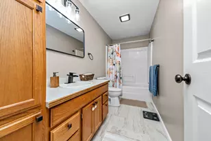 4240 E Commerce Rd, Commerce Township, MI 48382 - Photo 17