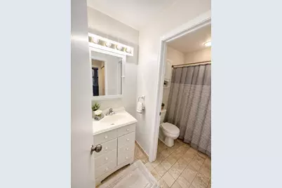 2006 Wealthy Street SE #104, Grand Rapids, MI 49506 - Photo 17