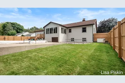2641 Heathcliff Street SE, Grand Rapids, MI 49546 - Photo 33