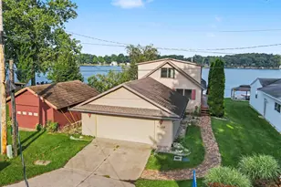 82142 Waldron Dr, Lawton, MI 49065 - Photo 1