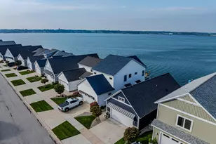 303 Terrace Point Cir, Muskegon, MI 49440 - Photo 45