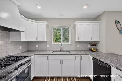 11544 Sessions Woods Drive W, Grand Rapids, MI 49534 - Photo 19