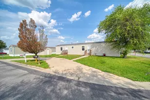 275 Grand River Dr, Adrian, MI 49221 - Photo 23