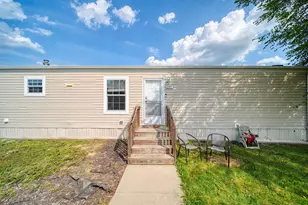 275 Grand River Dr, Adrian, MI 49221 - Photo 3