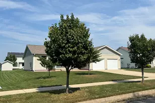 604 Hampshire Dr, Sturgis, MI 49091 - Photo 3