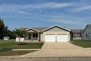 604 Hampshire Dr, Sturgis, MI 49091 - Photo 1