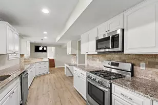 7436 Oak Bay Dr, White Lake, MI 48383 - Photo 5