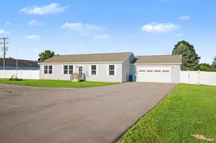 58062 Park Pl, Dowagiac, MI 49047 - Photo 1