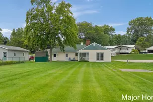 734 Lakeview Dr, Lake Odessa, MI 48849 - Photo 5