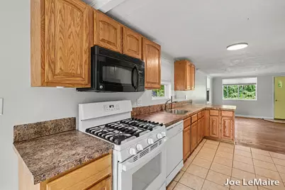 4977 Hunsberger Avenue NE, Grand Rapids, MI 49525 - Photo 9