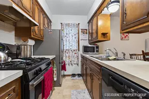 944 Village Ln, Jenison, MI 49428 - Photo 5