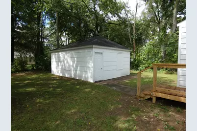 1330 Bishop Avenue, Benton Harbor, MI 49022 - Photo 5