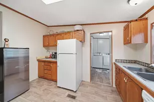 1559 Briarwood Dr, Adrian, MI 49221 - Photo 9