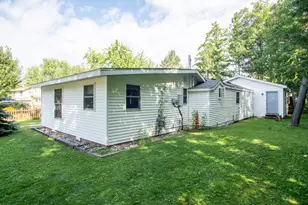 104 Dale Dr, Houghton Lake, MI 48629 - Photo 21