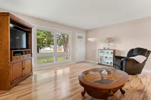 10541 S Sprinkle Rd, Vicksburg, MI 49097 - Photo 3
