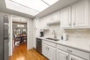 25073 Oakbrooke Dr, Southfield, MI 48033 - Photo 3