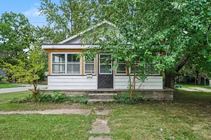 952 Calvary Ave NW, Grand Rapids, MI 49504 - Photo 1