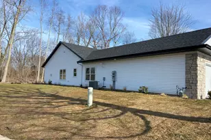 723 Violet Wy, Saint Joseph, MI 49085 - Photo 3