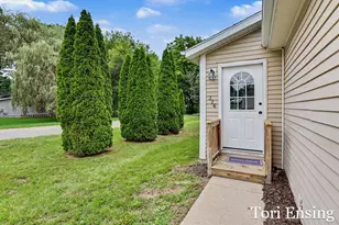 326 N Mills St, Greenville, MI 48838 - Photo 5